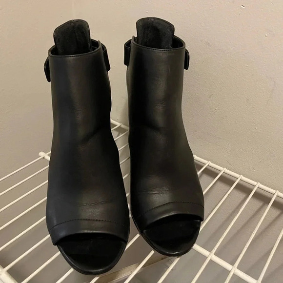 Vince. Katia leather wedge heel booties cut out details - Picture 7 of 13